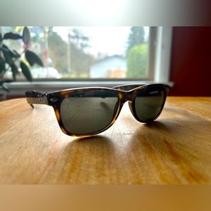 Ray-Ban New Wayfarer Tortoise Shell Polarized Sunglasses